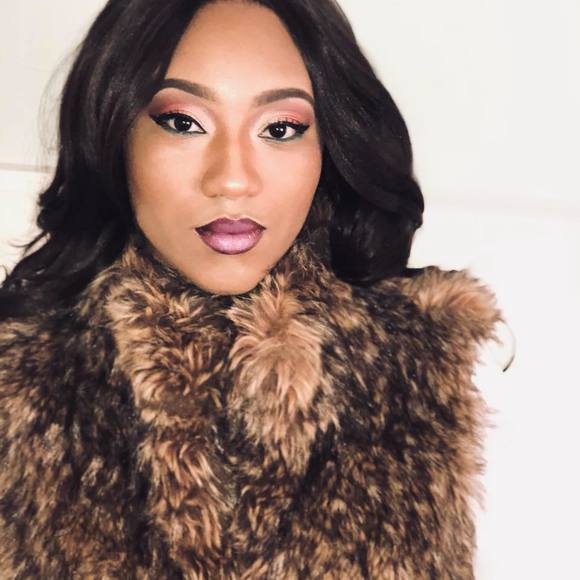 Meet your Posher, Kendra - Picture 1 of 1